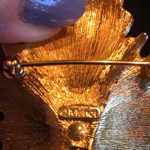 MONET SIGNED VINTAGE BROOCH - Picture 4 of 16